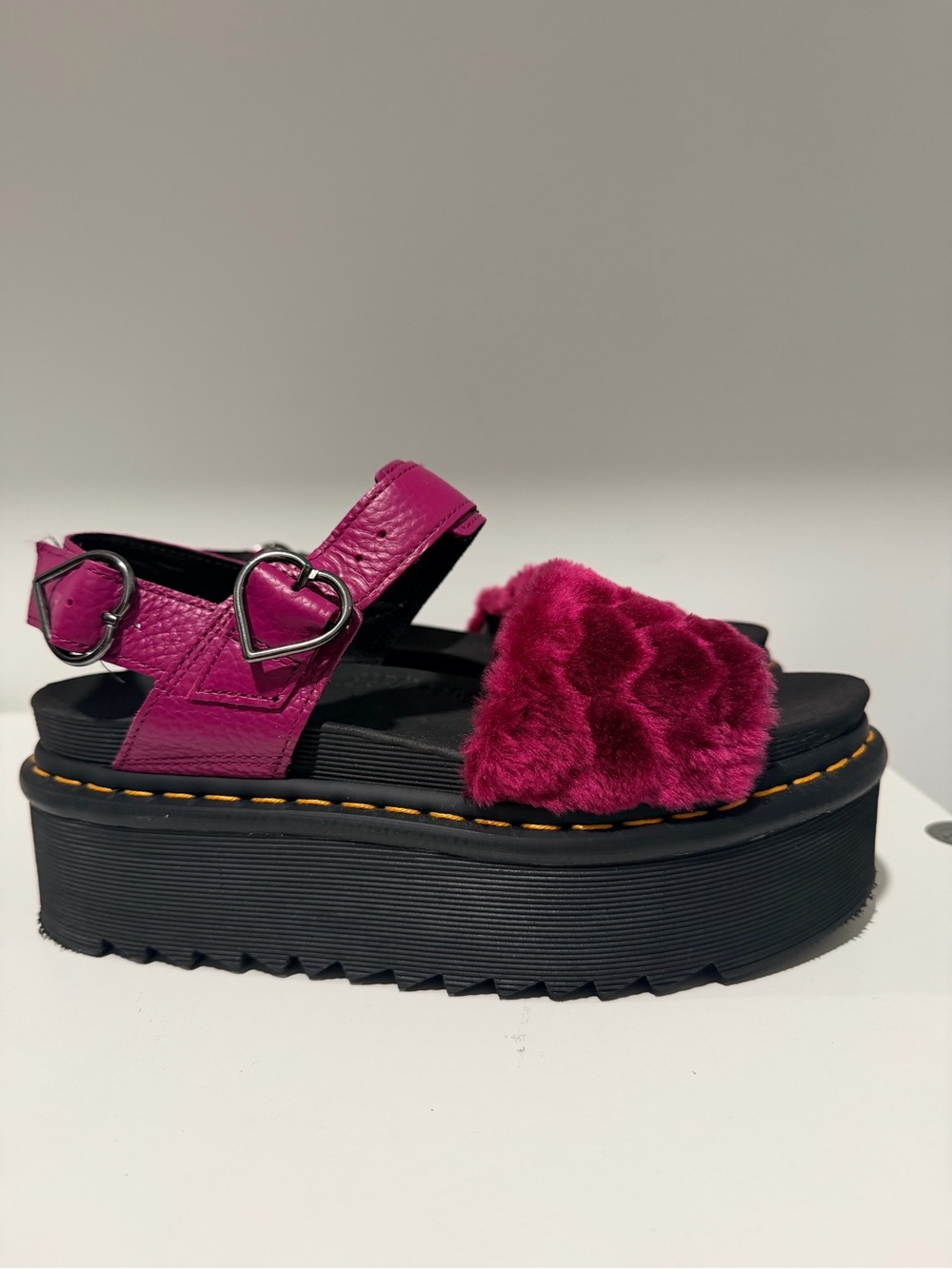 Dr Martens VOSS FLUFFY FAUX FUR PLATFORM SANDALS size 9 - Picture 4 of 10